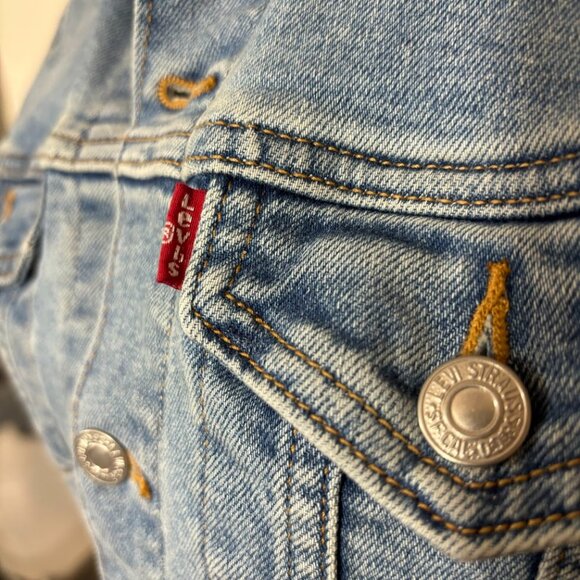 Vintage Y2K Levi’s Trucker Jacket Red Tab Light Wash Denim Made In USA Sz Small - Picture 5 of 12
